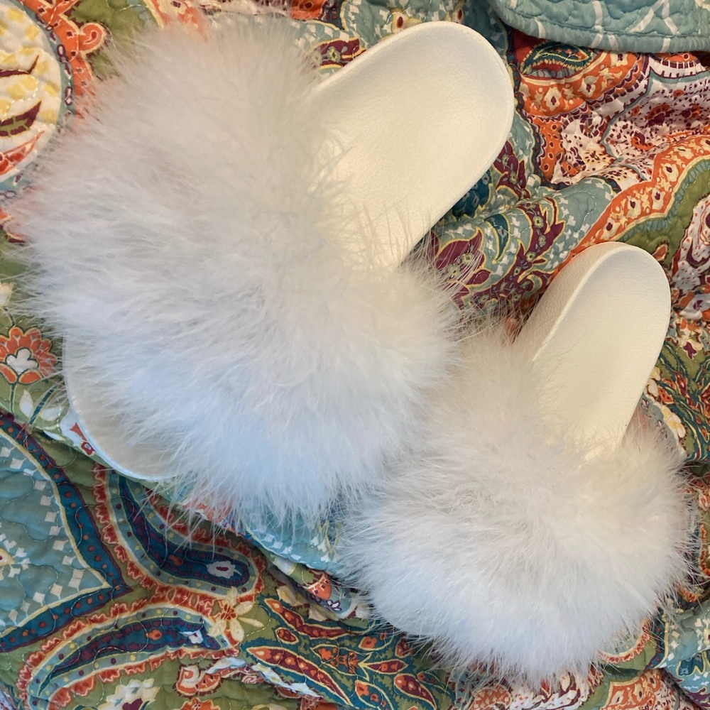 Coco 🤍 Fur Slides
